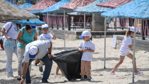 Mavi bayraklı plajda dalgıç destekli temizlik