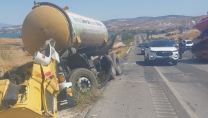 Aliağa'da Tır ile Vidanjör Çarpıştı: 1 Yaralı