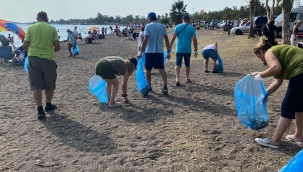 CHP Aliağa Gönüllüleri Plaj Temizliği Yaptı