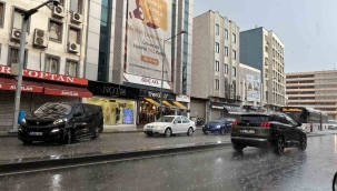 İzmir'i yaz sağanağı vurdu