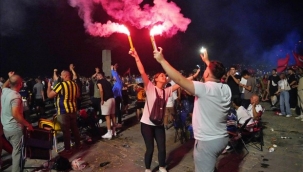 İzmir'in meydanlarında çeyrek final coşkusu