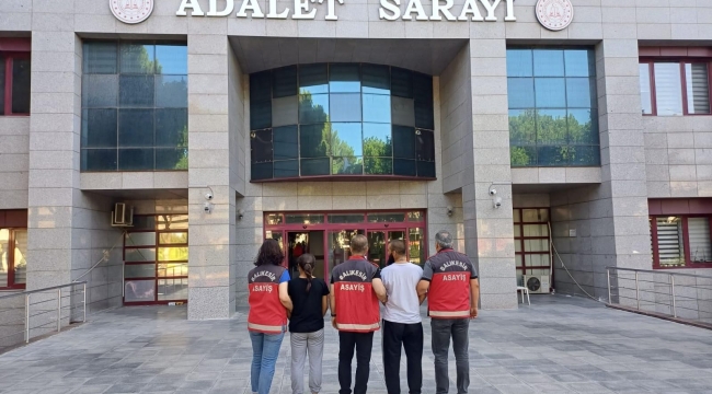 Kepsut'ta Burdur'dan Çaldıkları Öne Sürülen Otomobil İle Yakalanan Zanlılar Tutuklandı