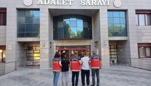 Kepsut'ta Burdur'dan Çaldıkları Öne Sürülen Otomobil İle Yakalanan Zanlılar Tutuklandı