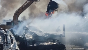 Aliağa'da Hurdalık da Çıkan Yangın Söndürüldü 