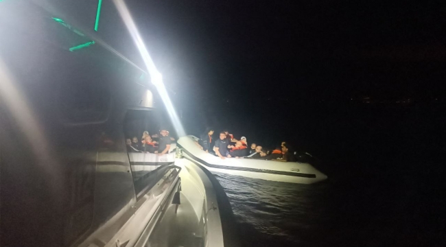 Ayvalık'ta 15 Göçmen Ve 1 Çocuk Yakalandı
