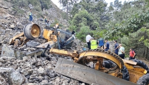 Bergama'da İş Makinesi Uçuruma Yuvarlandı: 1 Ölü