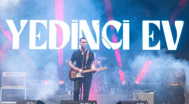 İEF Çim Konserleri'nde Derya Bedavacı'yla İzmir rüzgarı