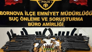 İzmir'de silah tacirlerine polisten operasyon