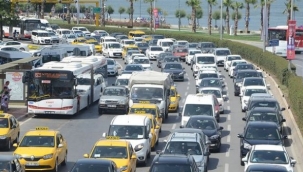 İzmir'de trafiğe kayıtlı araç sayısında artış!