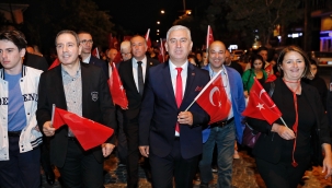 BERGAMA'DA BAYRAM COŞKUSUNA TÜM VATANDAŞLAR KATILDI