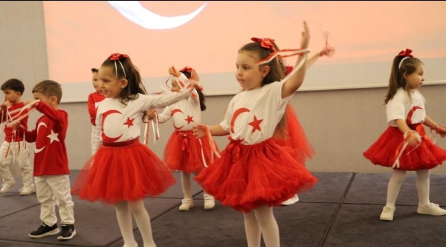 Cumhuriyet Coşkusu Küçük Kalplerde Yaşandı: Atlıkarınca'dan Anlamlı Cumhuriyet Balosu