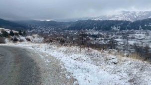 İzmir'e mevsimin ilk karı düştü