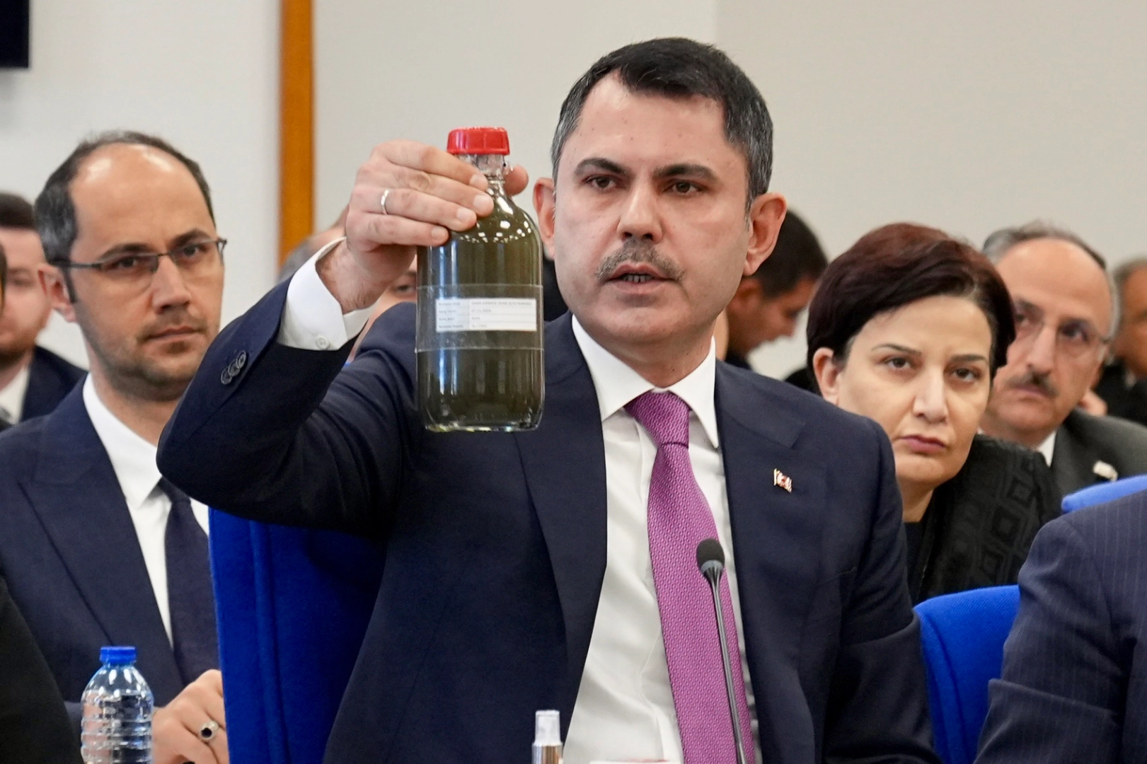 İzmir Körfezi'nin kirli suyu TBMM'de!