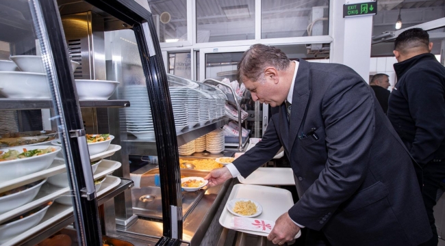 Başkan Tugay kurdeleyi kesti, tanzim satış mağazalarının müjdesini verdi