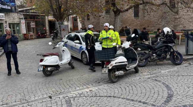 Çeşme'de yaya geçidi ihlali yapan 53 sürücüye işlem