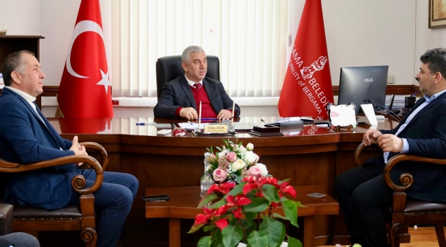 CHP Aliağa ve Bergama İlçe Başkanları, Bergama Belediye Başkanı Tanju Çelik'i Ziyaret Etti