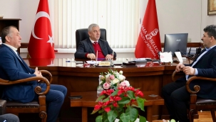 CHP Aliağa ve Bergama İlçe Başkanları, Bergama Belediye Başkanı Tanju Çelik'i Ziyaret Etti