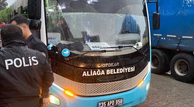 Çiğli'de Spor Şiddeti: Aliağa Helvacı Otobüsü Taşlandı!
