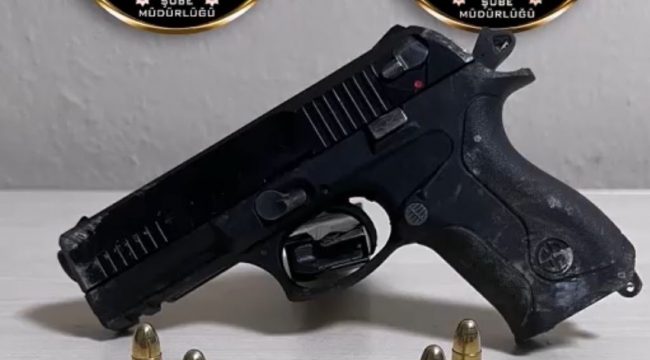 İzmir'de kadını silahla ağır yaralayan zanlı polise çatıdan da ateş açtı