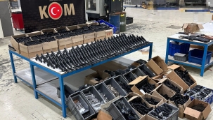 İzmir'de rekor silah operasyonu: İş yerlerindeki gizli bölmelerden çıktı