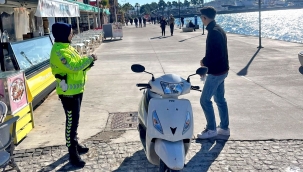 Çeşme'de motosiklet denetimlerinde 23 sürücüye ceza