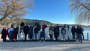 Gençler İzmir'i keşfediyor