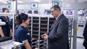 "İzmir'i kalkındıracak her yatırıma destek olacağız"