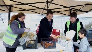 Başkan Kırgöz'den öğrencilere taze meyve ikramı