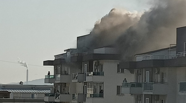  Aliağa'da 7 Katlı Binadaki Yangın Söndürüldü