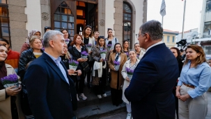 Başkan Tugay Bergama'da kurulan iftar sofrasına konuk oldu