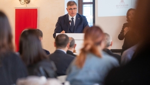 Başkan Tugay'dan "Demokrasiye sahip çıkalım" mesajı