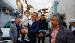 Başkan Tugay, yurttaşlarla bayramlaştı