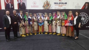 Bergama Spor Kulübü Halk Oyunları ekibi İzmir şampiyonu