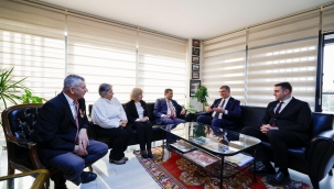 Gazilerden Başkan Tugay'ı duygulandıran armağan