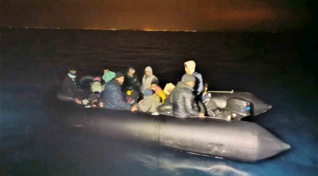 İzmir açıklarında 24 düzensiz göçmen yakalandı