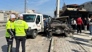 İzmir'de alkollü sürücü yol kenarındaki 6 aracı ezip geçti