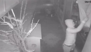 İzmir'de Türk bayrağına çirkin saldırı