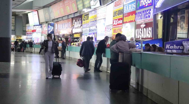 İzmir Otogarı'nda bayram öncesi biletler tükendi, seferler yüzde 70 arttırıldı