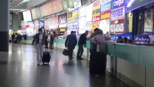 İzmir Otogarı'nda bayram öncesi biletler tükendi, seferler yüzde 70 arttırıldı