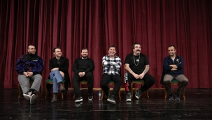 İzmir Şehir Tiyatroları sanatçıları genç tiyatroseverlerin sorularını cevapladı