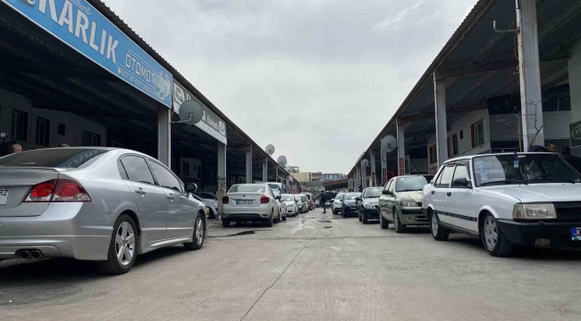 Oto galericiler eski bayramları arıyor