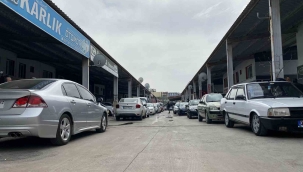 Oto galericiler eski bayramları arıyor