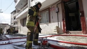 Yangında mahsur kalan kişi itfaiye ekiplerince kurtarıldı
