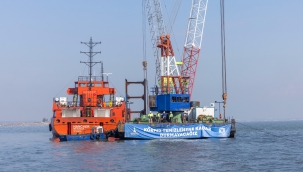 Yaralı olarak fabrikaya sığınan geyik emin ellerde