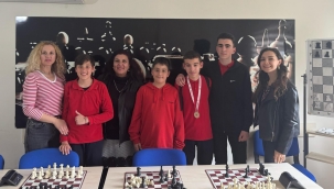  Aliağa'da Satranç Şampiyonu Atatürk Ortaokulu Oldu