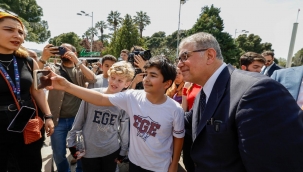 Başkan Tugay'dan gençlere destek