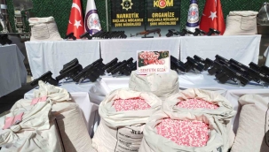 İzmir'de Nefes Kesen Operasyon: Rekor Sayıda Silah ve Uyuşturucu Ele Geçirildi