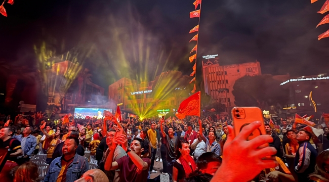 Aliağa'da Galatasaray'in Şampiyonluğu Kutlandi