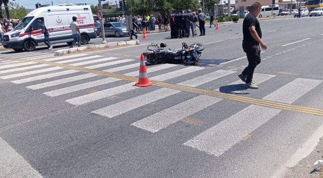 Aliağa 'da otomobil ile motosiklet çarpıştı: 1 ölü, 2 yaralı ...