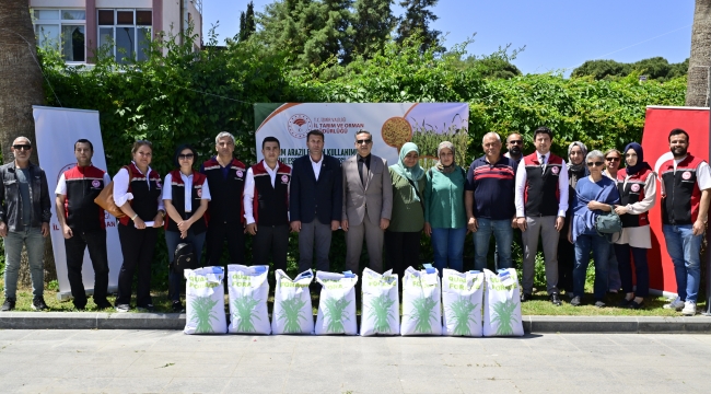 İzmirli Üreticilere Sorgum Sudan Otu Tohumu Dağıtıldı